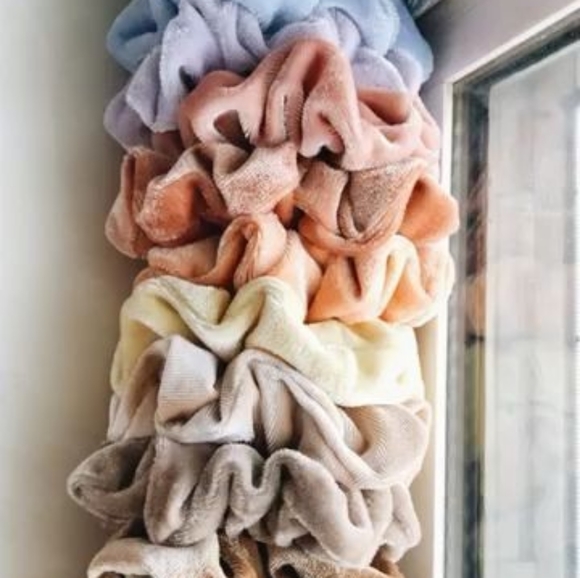 ✌️Scrunchie Mystery Bundle of 3-6✌️ - Picture 8 of 8